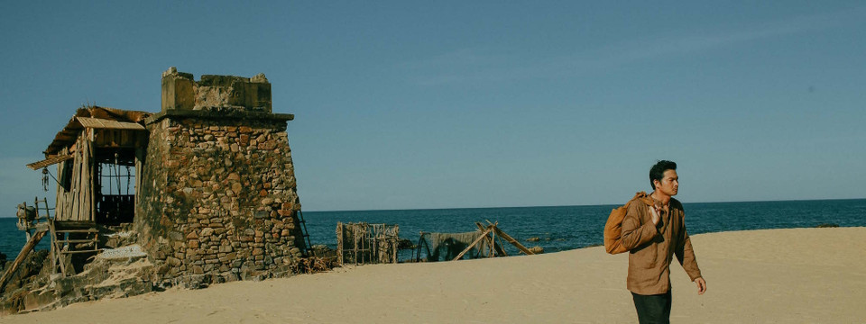 'Những cảnh quay ở Quảng Bình là thử thách lớn nhất dành cho êkíp bởi địa hình hiểm trở, thời tiết khắc nghiệt. Đây cũng là bộ phim vất vả nhất mà tôi từng thực hiên,' đạo diễn Victor Vũ cho hay. (Ảnh: CJ)