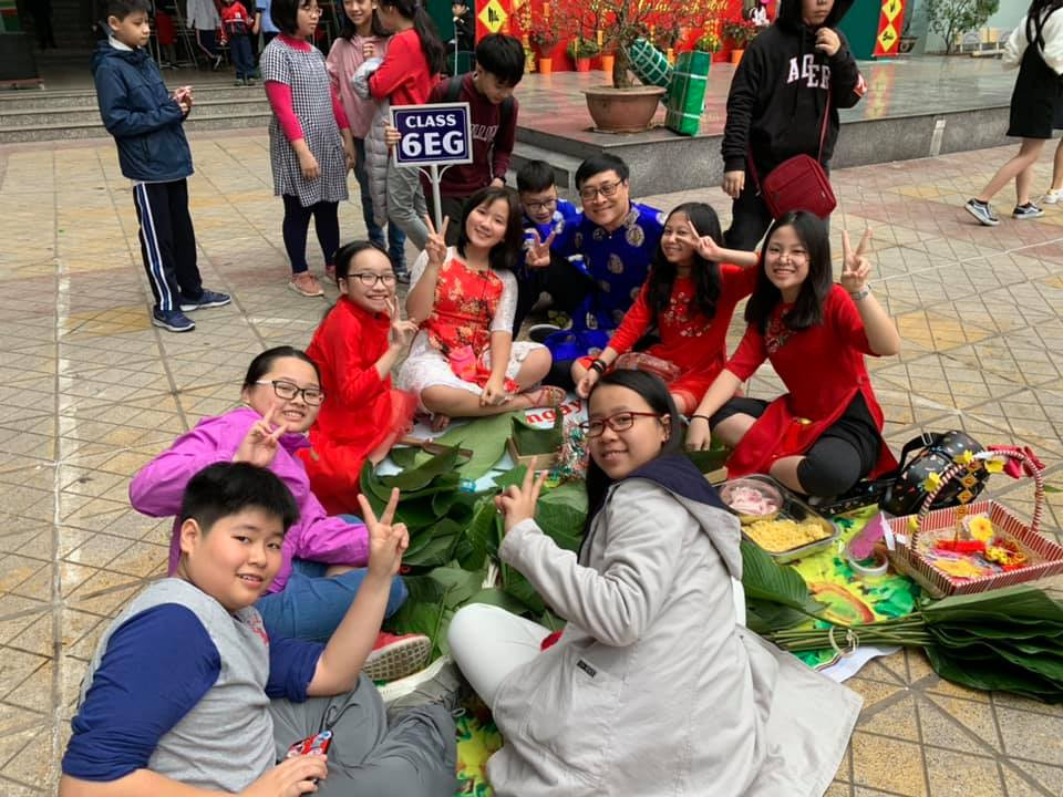 Ông vốn nổi tiếng là người hiệu trưởng gần gũi với học sinh, được học sinh yêu mến. (Ảnh: PV/Vietnam+)