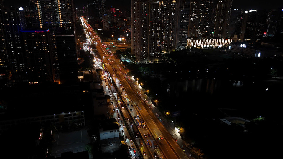 Tuy nhiên từ chiều ngày 30/8, một lượng lớn người dân lũ lượt rời Thủ đô, gây ùn tắc nhiều mức độ ở các lối ra khỏi thành phố. (Ảnh: Hoài Nam/Vietnam+)