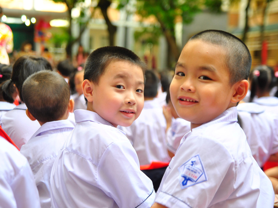 Tựu trường từ tháng 8 nên các em đã kịp làm quen với các bạn mới. (Ảnh: Võ Phương/Vietnam+)