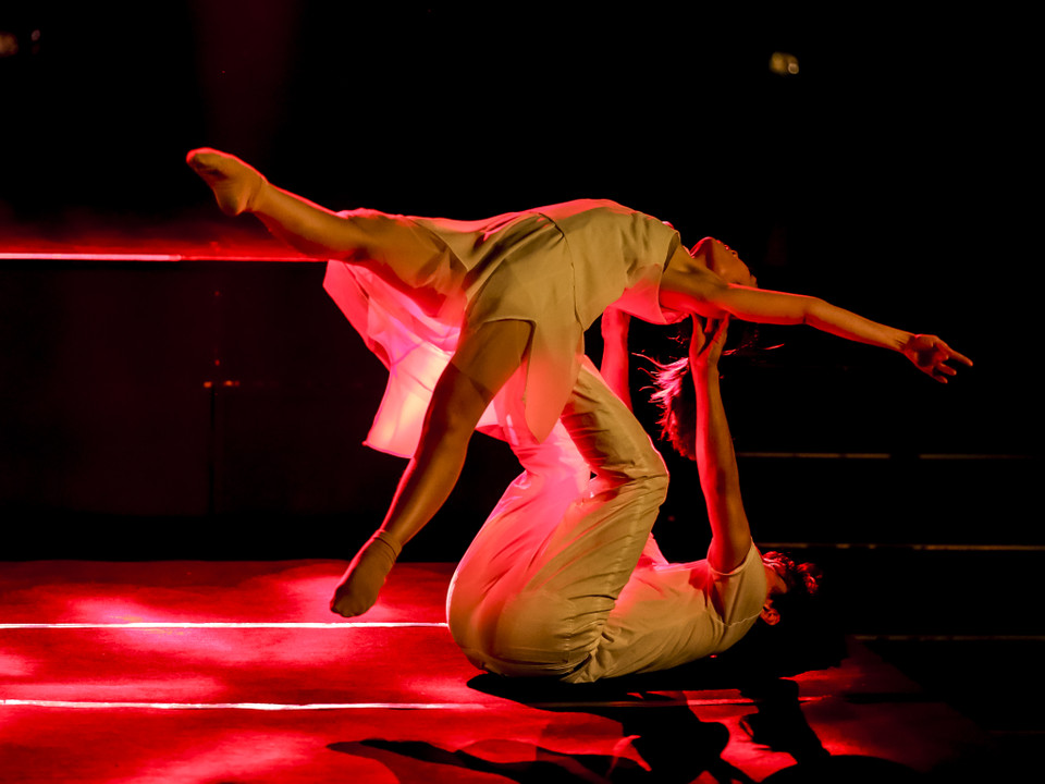 Các diễn viên đã thể hiện được nhiều kỹ thuật khó, được biên đạo đánh giá cao. (Ảnh: Ngọc Hiền/Vietnam+)