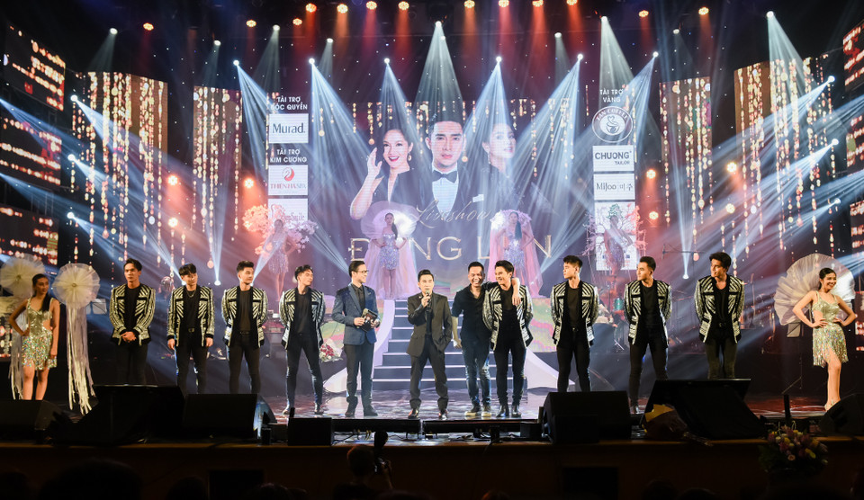 'Đứng lên' là một đêm diễn nhiều màu sắc. (Ảnh:Vietnam+)