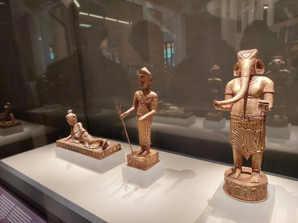 Tượng thần Shiva và thần voi Ganesha. (Ảnh: Minh Thu/Vietnam+)