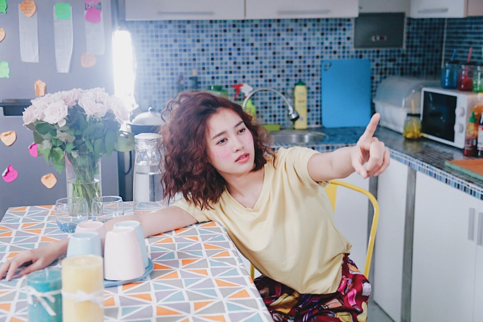 Lan Ngọc chia sẻ, cô rất hồi hộp chờ đợi phản ứng của khán giả khi xem cô hóa thân thành một cô nàng với ngoại hình xấu xí, tính cách có phần 'điên khùng.' (Ảnh: ĐLP) 