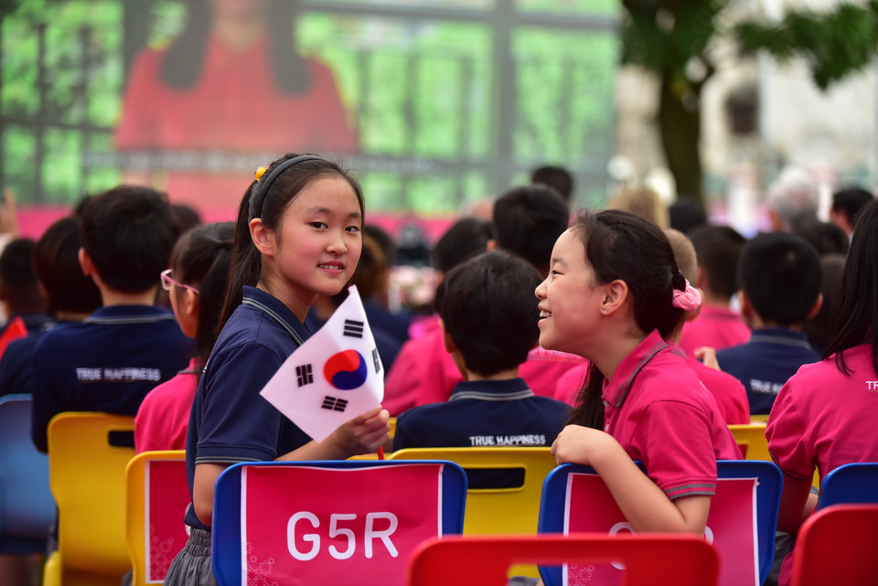 “Việc lựa chọn trường TH School cho con mình học tập và phát triển trong những tháng năm gia đình tôi sinh sống ở Việt Nam là một quyết định đúng đắn của vợ chồng tôi” - một phụ huynh người Hàn Quốc có hai con học tại trường TH School chia sẻ. (Ảnh: PV/Vietnam+)