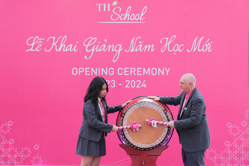 Tiếng trống khai trường chính thức vang lên tại TH School. Năm học mới, cộng đồng học sinh đa quốc tịch, đa văn hóa của TH School sẽ tiếp tục được trao cơ hội khẳng định bản thân qua việc tham gia nhiều hoạt động thú vị như tự gây quỹ cho dự án cá nhân hay tự vận hành, đóng góp ý tưởng cho các hoạt động cộng đồng. (Ảnh: PV/Vietnam+)