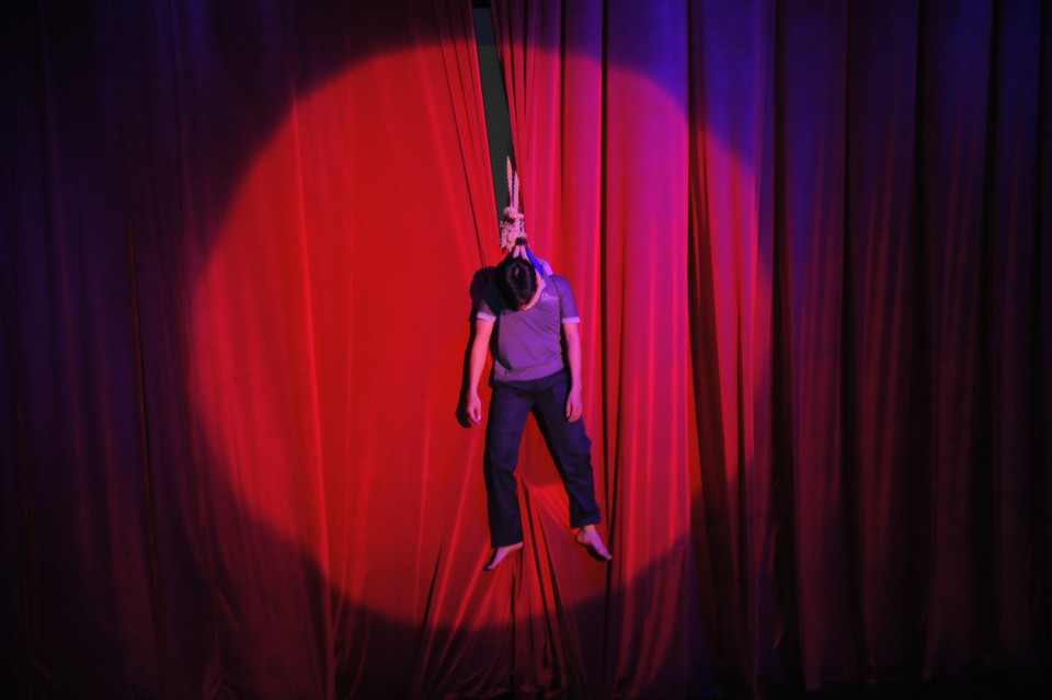 Chương trình sẽ diễn ra trong hai ngày 18, 19/7 tại Nhà hát Tuổi Trẻ (số 11 Ngô Thì Nhậm, Hà Nội). ‘Xác sống’ bắt nguồn từ câu chuyện về một vụ cướp của. Tên thủ phạm sau đó đã tự sát. (Ảnh: BTC)