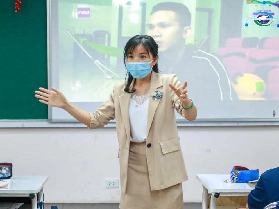 Cảm hứng sống đẹp từ hành động của “người anh hùng giữa đời thực” Nguyễn Ngọc Mạnh đã được các giáo viên trường Tiểu học-Trung học cơ sở-Trung học phổ thông Newton (Hà nội) đưa vào tiết học kỹ năng sống cho học sinh của trường ngay trong những ngày đầu tiên đi học lại sau kỳ nghỉ dài. (Ảnh: PV/Vietnam+)