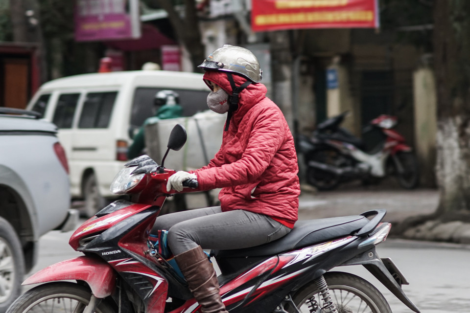 Sáng nay, Hà Nội tiếp tục ‘chìm’ trong không khí rét đậm, rét hại. (Ảnh: Hoàng Long/Vietnam+)