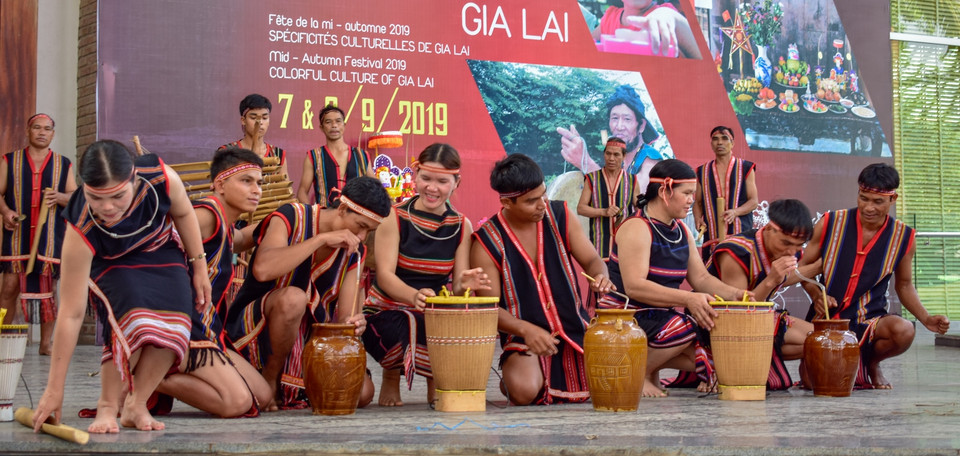 Các nghệ nhân, nghệ sỹ đã đưa những hương vị, sắc màu của núi rừng Tây Nguyên về Hà Nội đúng dịp Trung Thu. (Ảnh: PV/Vietnam+)