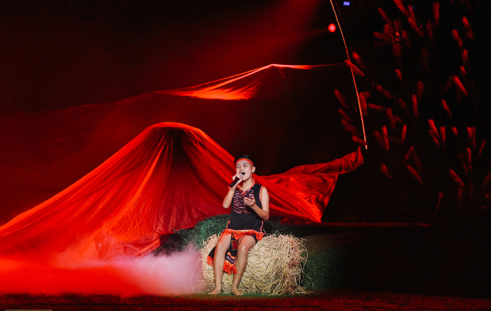 'Thanh âm từ thiên nhiên' có sự kết hợp cả về thị giác và thính giác, mang tới cho khán giả những trải nghiệm thú vị: từ lắng nghe, cảm nhận đến cú chạm đánh thức giác quan. (Ảnh: CTV/Vietnam+)