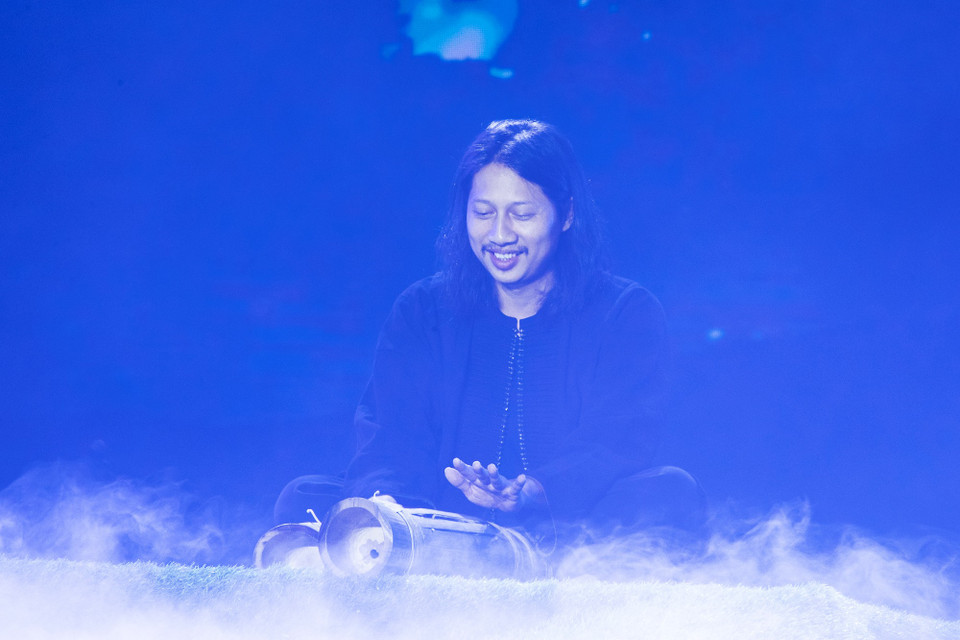 Nhạc cụ truyền thống xuất hiện ấn tượng trên sân khấu 'Thanh âm từ thiên nhiên.' (Ảnh: CTV/Vietnam+)