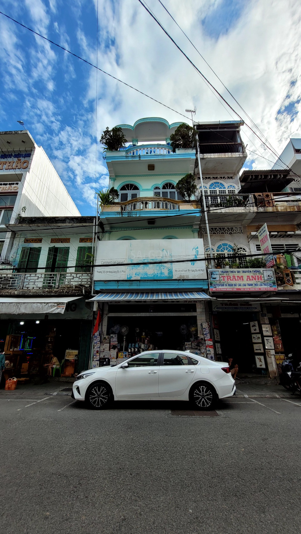 Năm 1958, do nhiều nguyên nhân, trong đó bao gồm việc ông Trịnh Xuân Thanh (cha của Trịnh Công Sơn) mất và cuộc sống trở nên khó khăn, nên mẹ con ông lại dọn đi. Gia đình tiếp theo chuyển tới, sống tại đây từ đó đến nay đã 5 thế hệ. (Ảnh: Minh Anh/Vietnam+)