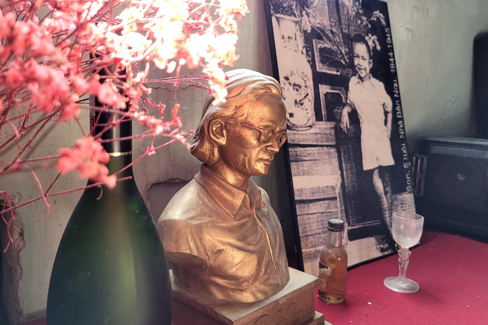 Trịnh Công Sơn (1939-2001) là người đã mang hồn cốt Huế đi khắp cả nước và ra cả quốc tế. Khối di sản về âm nhạc và văn hóa ông để lại là thứ người ta luôn nói về những ngày ông còn ở trần gian và cả những ngày ông đã hóa thành mây trời. (Ảnh: Minh Anh/Vietnam+)