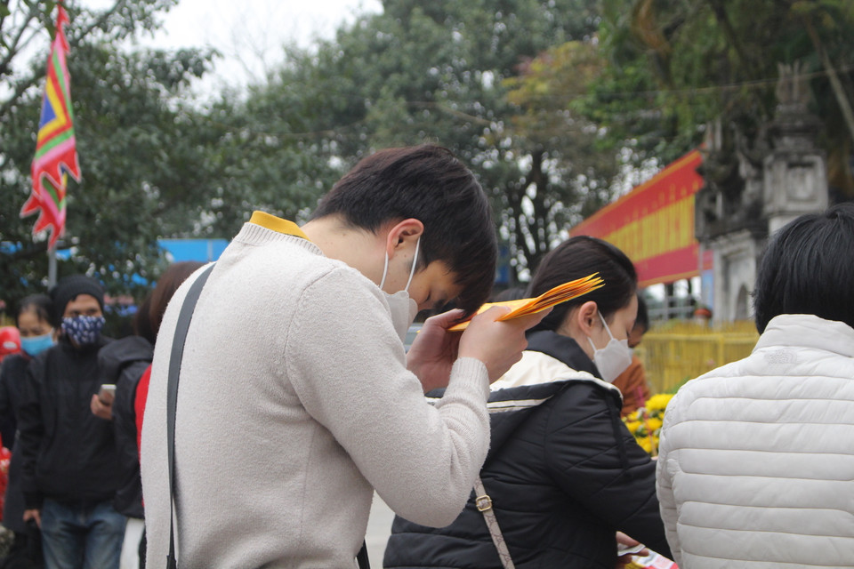 Đại diện ban quản lý đền Trần cho biết năm nay nghi lễ khai ấn tuy không mở đón khách vào đêm ngày 14 tháng Giêng như thường lệ, song vẫn sẽ được diễn ra dưới sự thực hiện của các cụ cao niên họ nhà Trần và không có đại biểu tham dự. Hoạt động phát ấn sẽ diễn ra kể từ sau ngày 15 Âm lịch tại đền và qua đường bưu điện cho những ai đã đăng ký trước.(Ảnh: Minh Anh/Vietnam+)