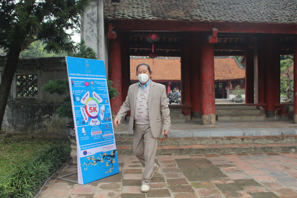 Nhìn chung, các công tác phòng chống dịch đều được đảm bảo. Pano, hình dán tuyên truyền, nhắc nhở được bố trí ở nhiều nơi trong khuôn viên di tích. (Ảnh: Minh Anh/Vietnam+)