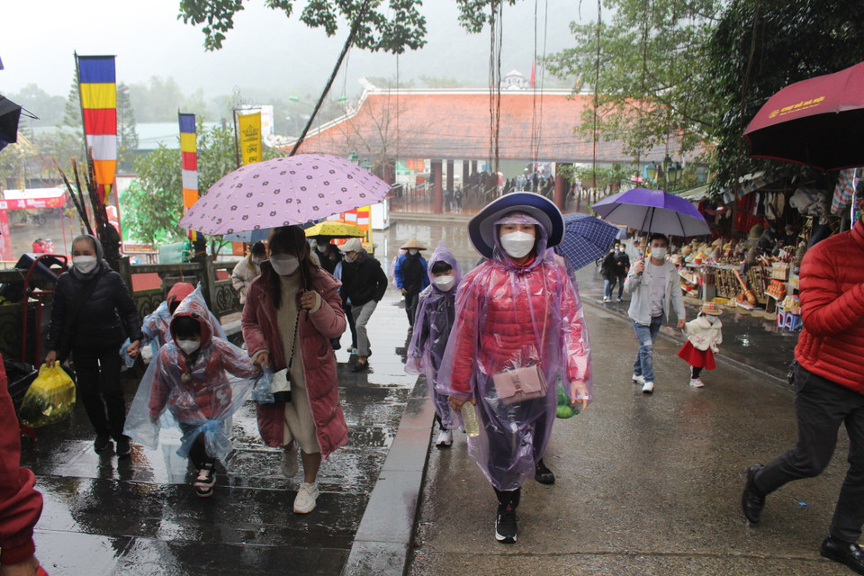 Trong ngày mở lại, ông Nguyễn Bá Hiển - Trưởng ban quản lý khu di tích cho biết dự kiến sẽ đón khoảng từ 3.000 đến 5.000 khách tham quan chùa Hương. (Ảnh: Minh Anh/Vietnam+)