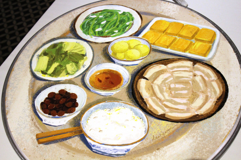 Một bữa cơm đôi khi chỉ có các món đơn giản như đậu rán, thịt luộc và dưa cà muối nhưng đầy nhớ nhung, ''gây nghiện'' cho nhiều người. (Ảnh: Minh Anh/Vietnam+)