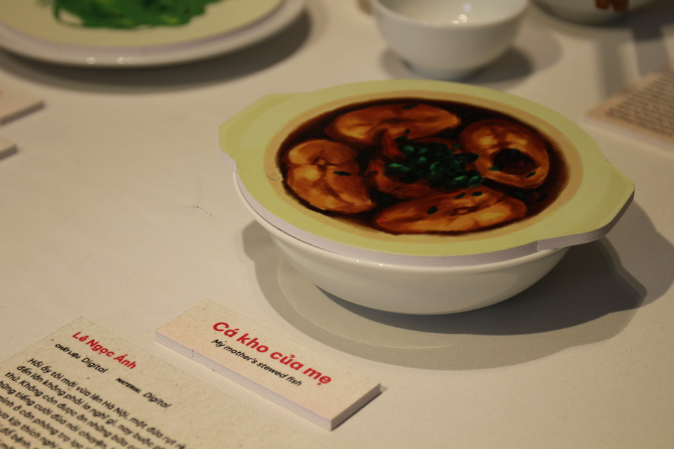 Mỗi món ăn được mô tả cẩn thận dưới nét vẽ tỉ mẩn, đong đầy tình cảm của các họa sỹ trẻ. (Ảnh: Minh Anh/Vietnam+)