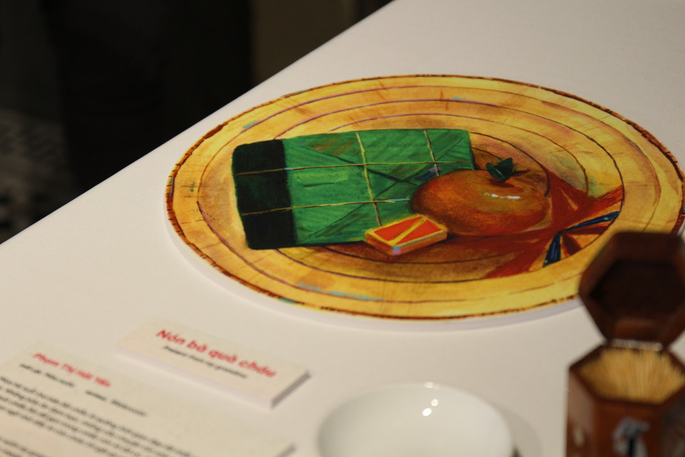 Những tác phẩm trải dài qua các thế hệ, ở đó có cả những món quà được bà mang về cho các cháu nhỏ, gợi sự hoài niệm về tuổi thơ yêu dấu. (Ảnh: Minh Anh/Vietnam+)