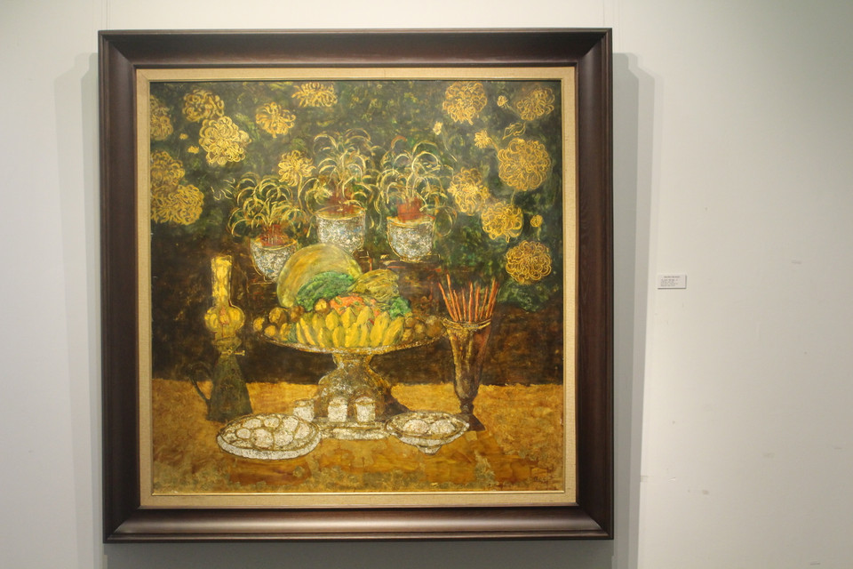 Với bản thân họa sỹ, ban thờ hội tụ vẻ đẹp văn hóa truyền thống của những những ngày giao mùa, thời điểm đầu tháng, ngày rằm… Những vật phẩm được dâng cúng cũng là sản phẩm nông nghiệp thân thuộc, gần gũi. (Ảnh: Minh Anh/Vietnam+)