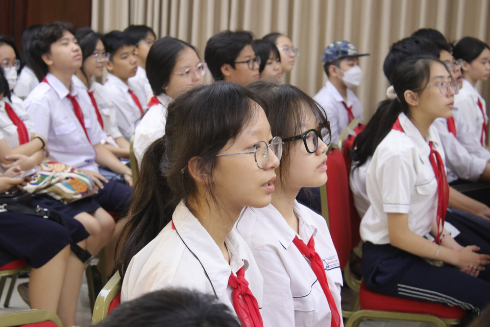 Bà Hà cho biết thêm trong những năm qua, nhà trường đã thường xuyên tuyên truyền cho các cán bộ, học sinh hiểu rõ về vai trò của mình trong công tác bảo vệ an ninh Tổ quốc. Các hoạt động đã mang lại hiệu quả rõ nét, tạo môi trường học đường an toàn và sẽ tiếp tục duy trì, đẩy mạnh trong tương lai. (Ảnh: Minh Anh/Vietnam+)