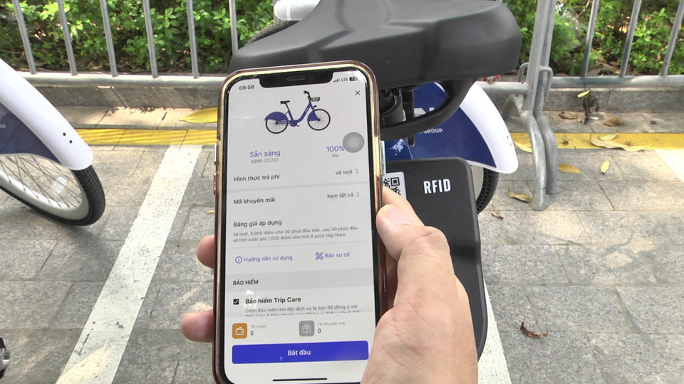 Mọi thao tác liên quan đến thuê xe, quản lý xe sẽ được tích hợp trong ứng dụng TN Go trên điện thoại. Vì vậy, người muốn trải nghiệm dịch vụ nên thực hiện trước một số thao tác từ nhà hoặc nơi có kết nối internet ổn định. (Ảnh: PV/Vietnam+)