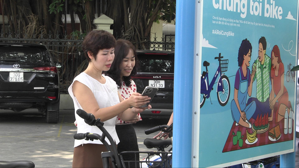 Tiếp theo, người đi xe cần liên kết ví điện tử với ứng dụng để tiến hành thanh toán. Mỗi 30 phút cần chi phí 6.000 đồng (5.000 đồng thuê xe, 1.000 đồng phí bảo hiểm). (Ảnh: PV/Vietnam+)