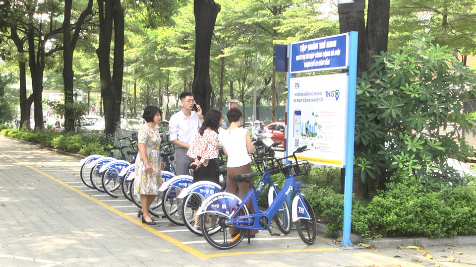 Nhân viên hệ thống sẽ dựa trên trạng thái xe để quản lý song song với người dùng. Ví dụ, nếu thấy xe không di chuyển quá lâu nhưng không được khóa, nhân viên hệ thống sẽ gọi điện trực tiếp với khách hàng để hỏi về tình trạng sử dụng. (Ảnh minh họa: PV/Vietnam+)