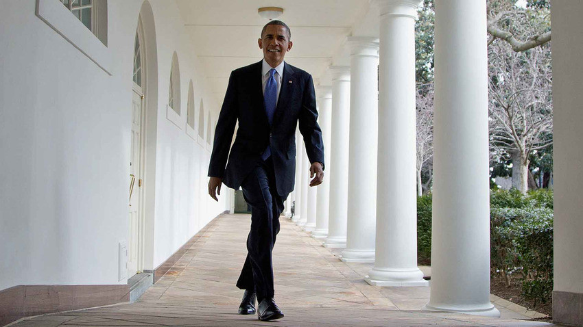 Tổng thống Barack Obama dạo bước ngoài Nhà Trắng vài giờ trước khi đọc diễn văn (Ảnh: AP)