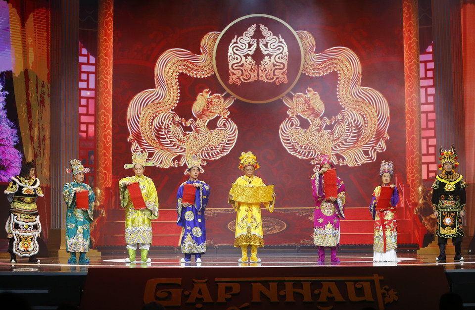 Khán giả truyền hình đang nóng lòng chờ đợi xem "Táo Quân 2024" sẽ ra sao khi thiếu vắng Chí Trung, Công Lý, Xuân Bắc, Tự Long, Vân Dung. Dàn diễn viên gạo cội chỉ còn lại nghệ sỹ Quốc Khánh. (Ảnh: CTV/Vietnam+)