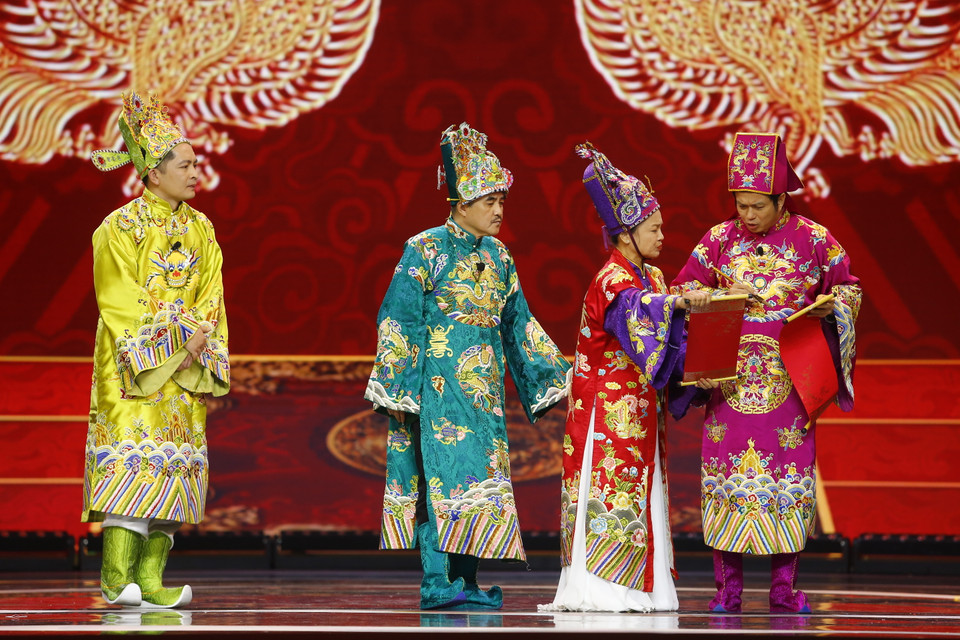 Chương trình sẽ điểm lại tình trạng bội thực "content nhảm nhí" trên mạng xã hội, vấn nạn về nới lỏng quản lý của các công ty bảo hiểm, giá vàng tăng phi mã… cho đến những vấn đề vĩ mô liên quan đến đất đai, nhà ở hay công tác phòng chống tham nhũng, tiêu cực. (Ảnh: CTV/Vietnam+)