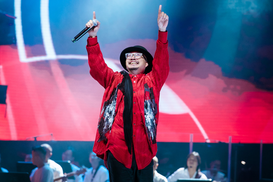  Hà Lê có một màn biểu diễn solo ca khúc 'Khói' của Khắc Hưng. (Ảnh: Hòa Nguyễn/Vietnam+)