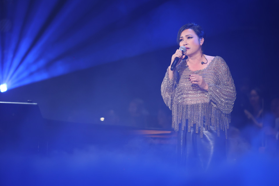 Khi có ý định tổ chức đêm nhạc, người đầu tiên Đức Trí nghĩ đến là Phương Thanh. Hai người là tri kỷ trong âm nhạc. Đức Trí nói: "Phương Thanh là hình ảnh đối lập của tôi. Tôi ôn hòa thì cô ấy máu lửa, tôi thích sự chỉn chu còn Thanh thích ngẫu hứng. Tôi thích sự trầm buồn vừa phải, cô ấy thì da diết kịch liệt." (Ảnh: Hải Dương/Vietnam+) 