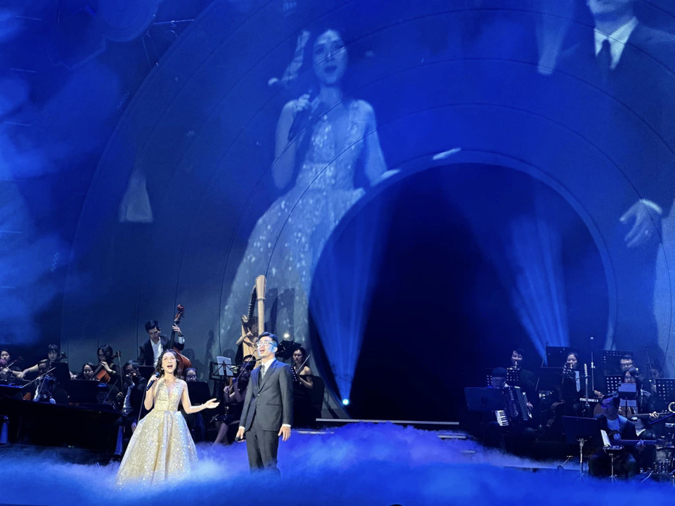 Mỹ Tâm song ca cùng Vũ bài 'Như chưa bắt đầu.' (Ảnh: Hải Dương/Vietnam+) 