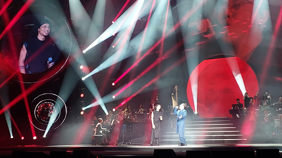 Trung Quân và Phạm Anh Khoa song ca bài 'Yêu thương mong manh' được phối mới mẻ. (Ảnh: Minh Thu/Vietnam+)