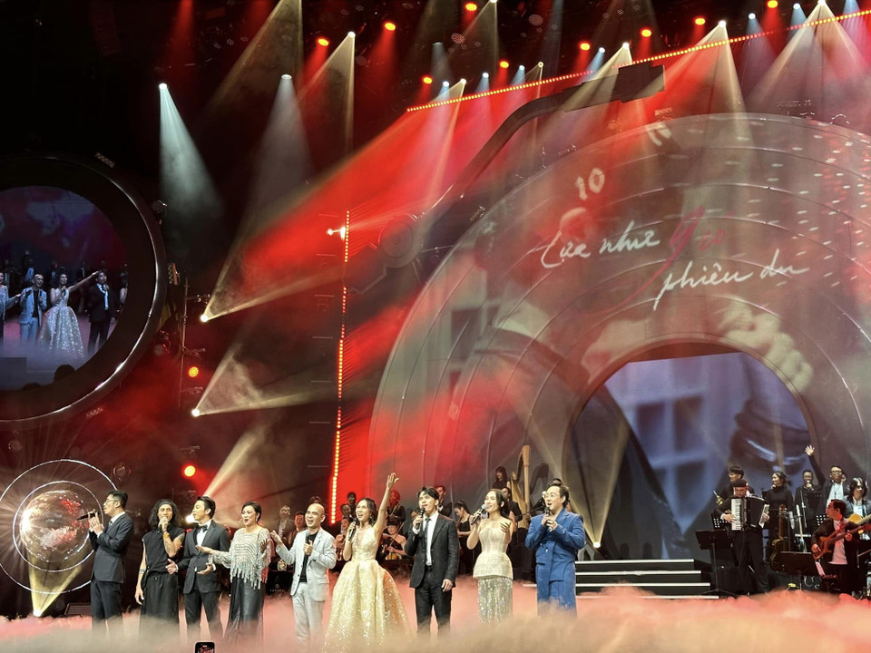 Các nghệ sỹ tham gia chương trình mỗi người một vẻ, khắc họa những phong cách âm nhạc khác nhau trong một Đức Trí. (Ảnh: Minh Thu/Vietnam+) 