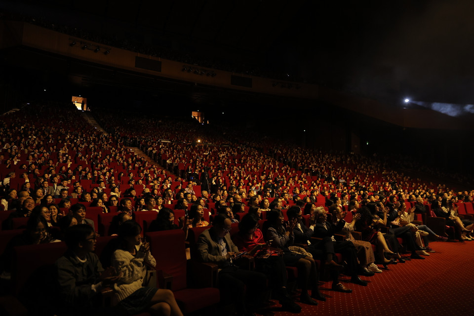 Lần này Kenny G trở lại diễn với tư cách nghệ sỹ mở màn cho chương trình 'Good Morning Vietnam' do Báo Nhân Dân và IB Group Vietnam khởi xướng với mục đích thiện nguyện. (Ảnh: Hòa Nguyễn/Vietnam+)