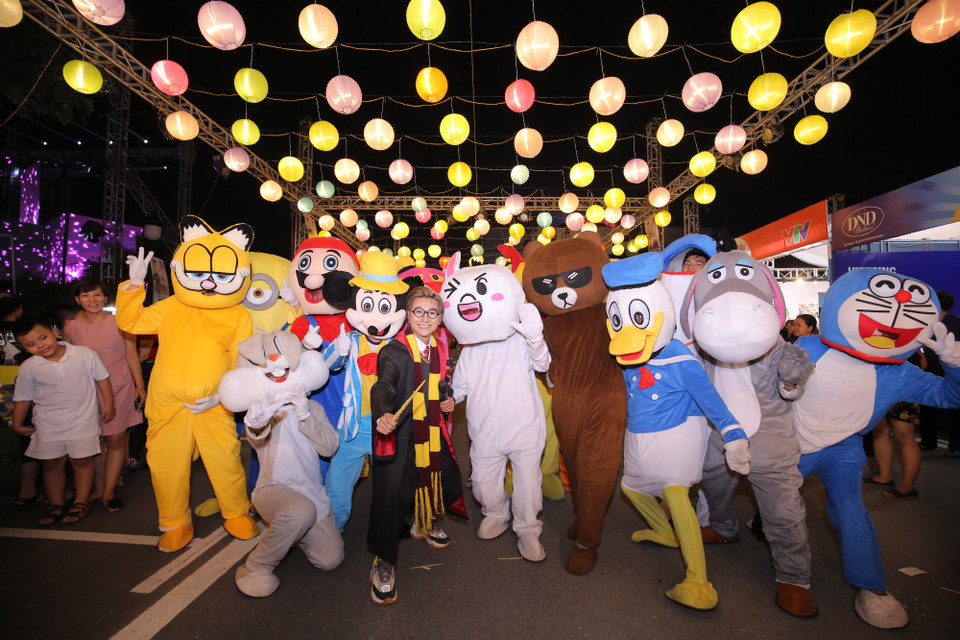 Những nhân vật hoạt hình 'đình đám' hội ngộ trong 'Đêm Thu cổ tích.' (Ảnh: PV/Vietnam+)