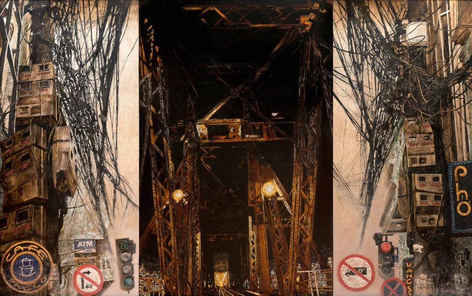 Trần Tuấn Long với cảm nhận riêng về 'Hà Nội! Hà Nội' (chất liệu sơn mài). (Ảnh: BTC).