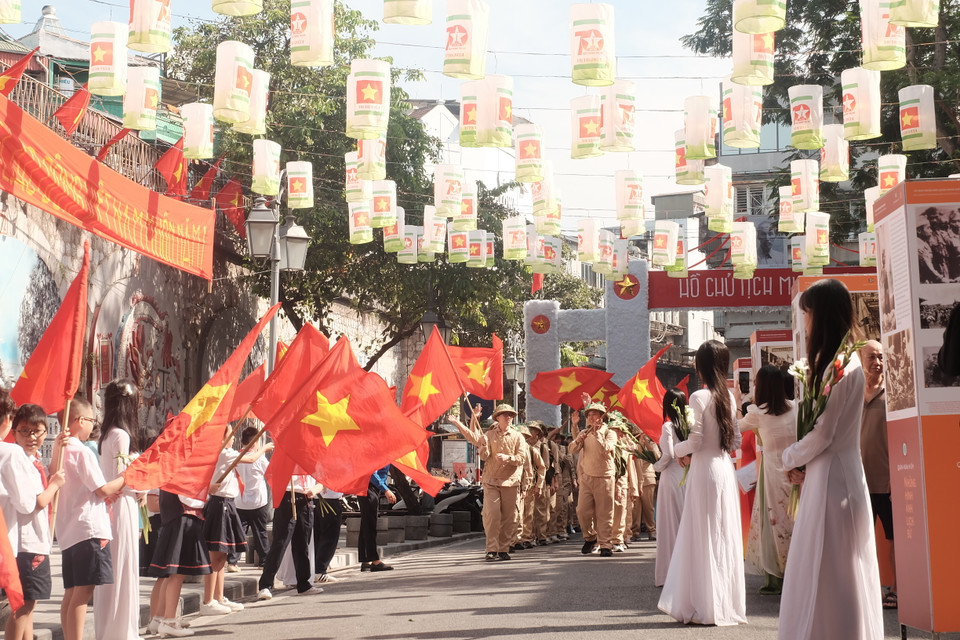 Ngày 10/10/1954 là một cột mốc quan trọng trong lịch sử xây dựng và phát triển của Thủ đô và đất nước, đánh dấu một bước ngoặt có ý nghĩa to lớn, mở ra một thời kỳ mới trong lịch sử ngàn năm văn hiến của Thăng Long-Đông Đô-Hà Nội. (Ảnh: Phương Anh/Vietnam+)