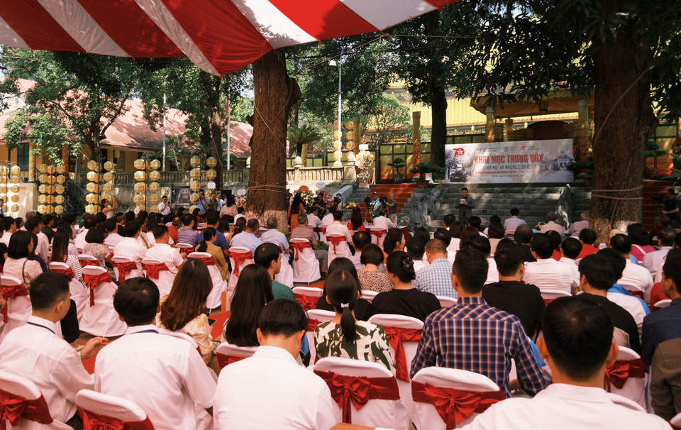 Trưng bày giới thiệu các hoạt động đời sống xã hội xung quanh các cửa ô và sự biến mất của hầu hết các Cửa ô vào những năm cuối thế kỷ XIX và đầu thế kỷ XX. Bên cạnh đó, trưng bày giới thiệu về quá trình tiếp quản Thủ đô Hà Nội (10/10/1954) và những bước phát triển của Thủ đô từ năm 1954 đến nay. (Ảnh: Phương Anh/Vietnam+)