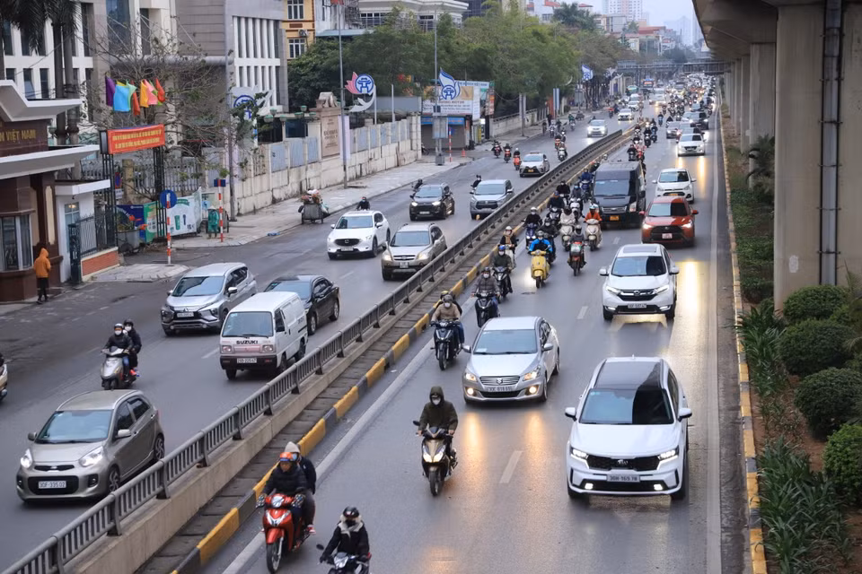 Ghi nhận tại các tuyến đường thường xuyên có mật độ giao thông đông đúc như Nguyễn Trãi, Ngã Tư Sở, Lê Văn Lương... cho thấy không có tình trạng tắc đường. (Ảnh: Hoài Nam/Vietnam+)