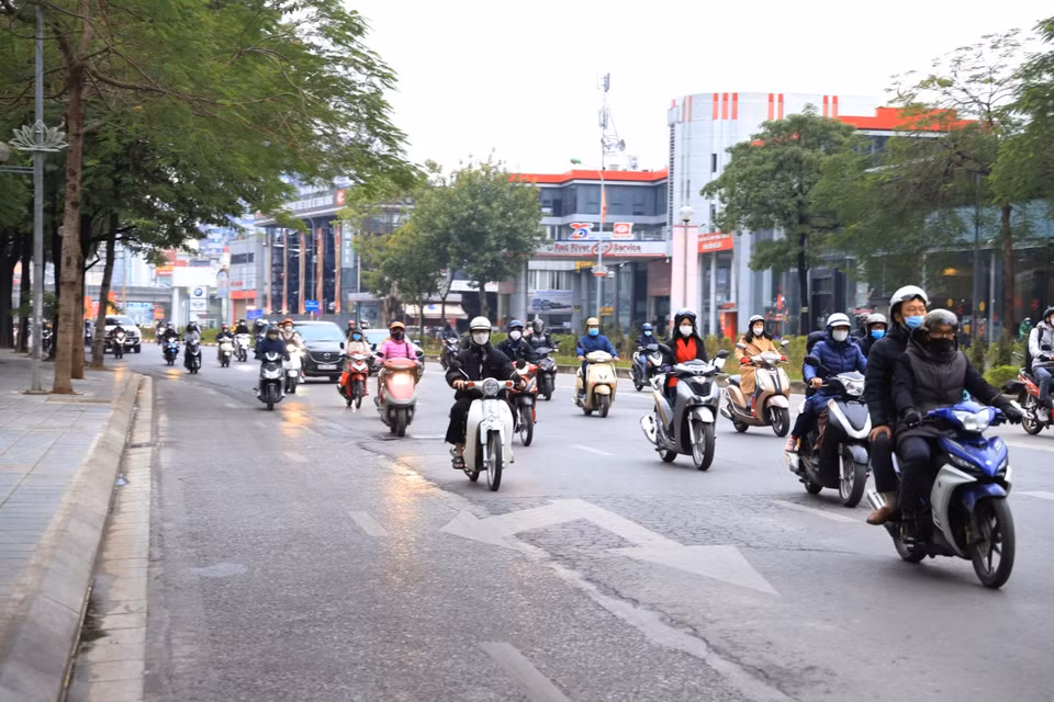 Tại nút giao Lê Văn Lương-Hoàng Minh Giám-Nguyễn Tuân các phương tiện đều di chuyển thuận lợi. (Ảnh: Hoài Nam/Vietnam+)