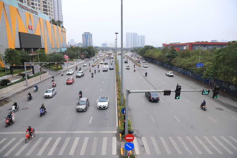 Hầm chui Trung Hoà lên Trần Duy Hưng thông thoáng lúc 8 giờ sáng. (Ảnh: Hoài Nam/Vietnam+)