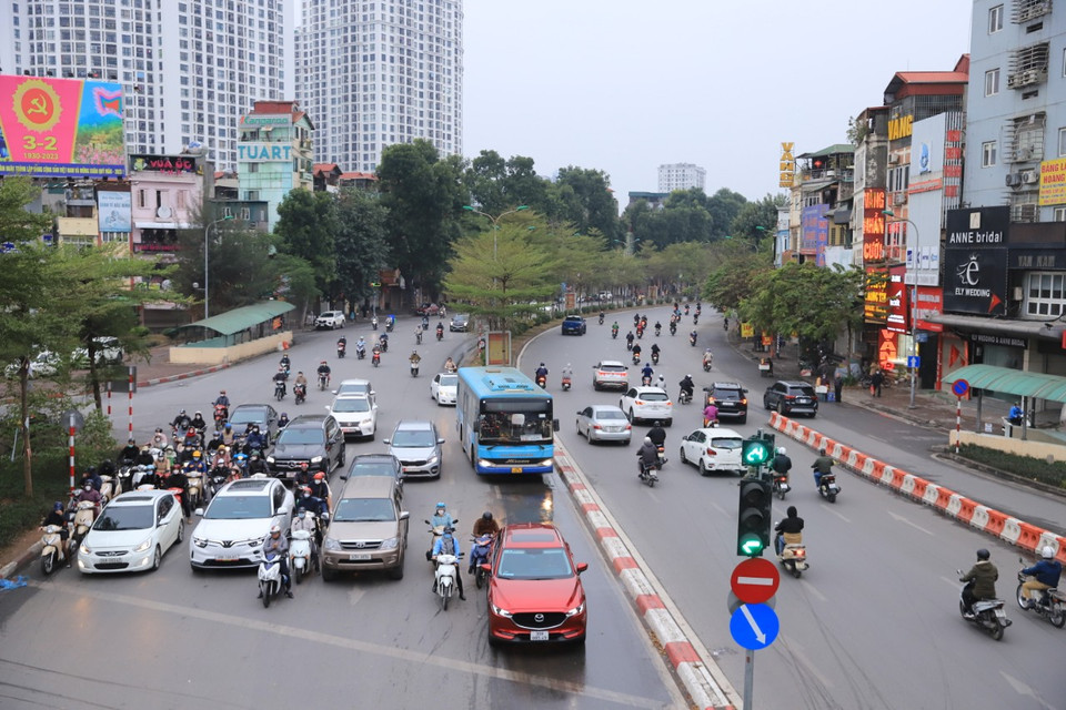 Đường Láng tại thời điểm 7 giờ 40 phút không xảy ra tắc đường. (Ảnh: Hoài Nam/Vietnam+)