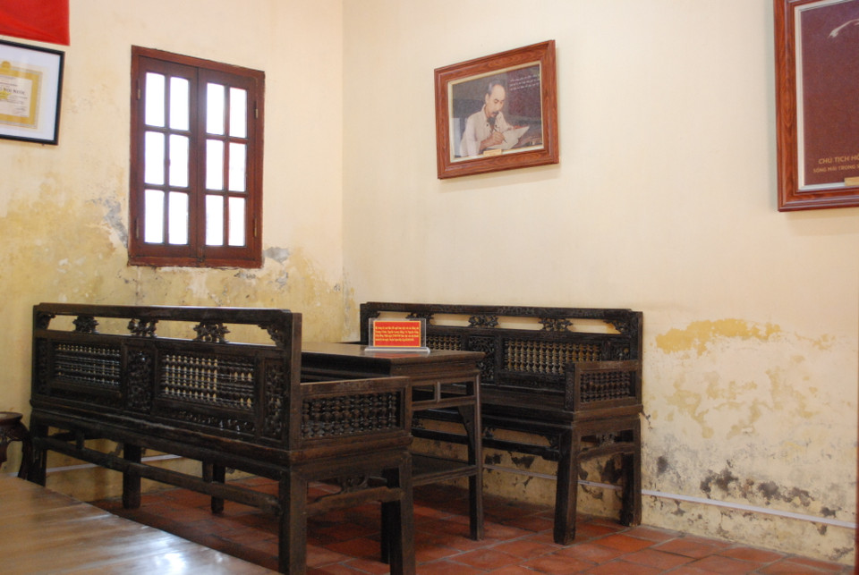 Nơi Bác Hồ ngồi làm việc cùng đồng chí Trường Chinh, Nguyễn Lương Bằng, Võ Nguyên Giáp, Trần Đăng Ninh vào ngày 25/8/1945. (Ảnh: PV/Vietnam+)