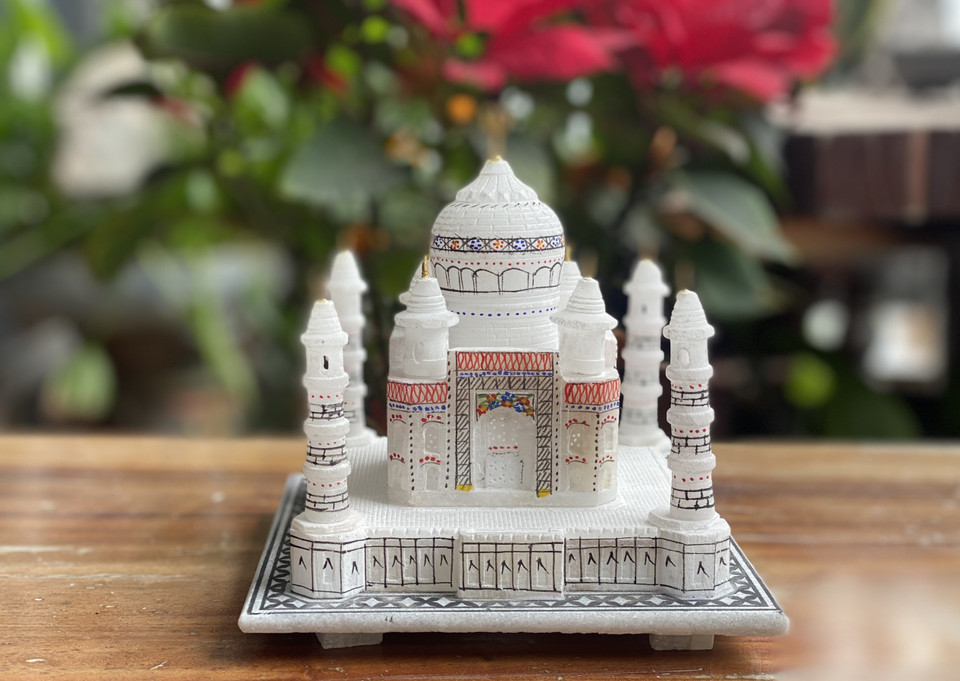 Cận cảnh phiên bản Taj Mahal mini bằng đá cẩm thạch trắng. (Ảnh: Minh Thu/Vietnam+)