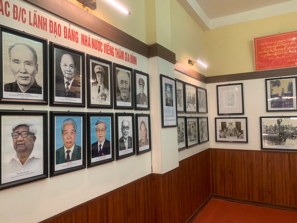 Gian phòng trưng bày những hình ảnh, hiện vật lịch sử liên quan đến hoạt động cách mạng trong khoảng thời gian Bác ở đây. (Ảnh: PV/Vietnam+)