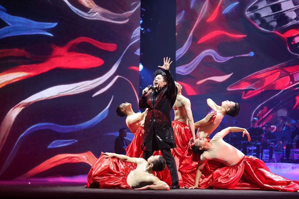 Tùng Dương cho rằng các tác phẩm mang tính triết lý, trăn trở về vũ trụ và cuộc sống của anh ban đầu có thể khó nghe nhưng sẽ có sức sống lâu bền. (Ảnh: CTV/Vietnam+)